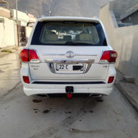 تویۆتا لاندگرۆزەر 2012
