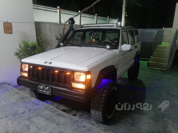 jeep مؤديل 1992.