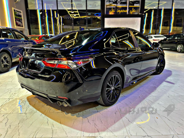 Toyota Camry SE + Plus - 2