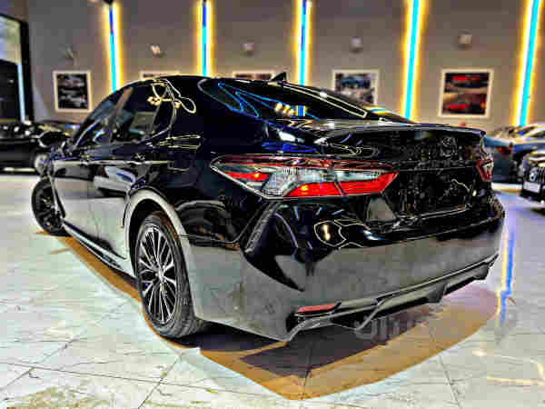 Toyota Camry SE + Plus