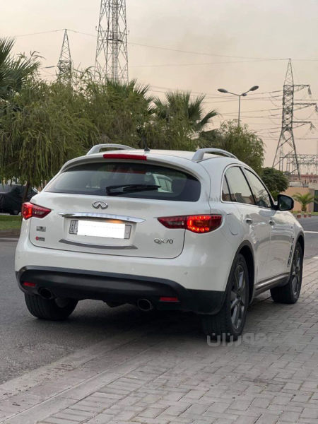 انفنتی VQ70 خلیجی بۆ فرۆشتن مۆدێلی 2015،  - 2