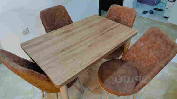 ميز 4 كورسي