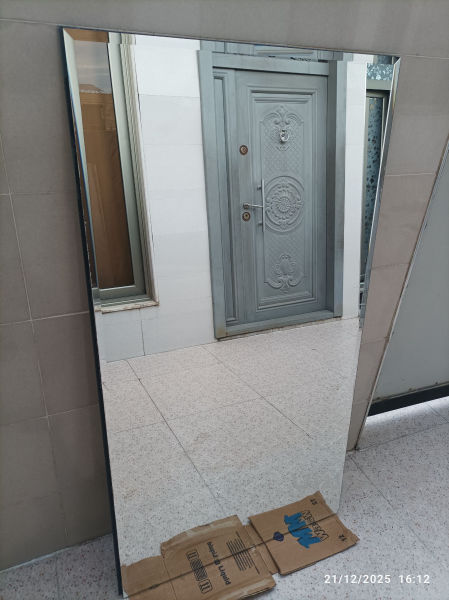 ئاوێنەی حلاقی زۆر پاکە درێژی 150×80 لەگەڵ کۆمەدی