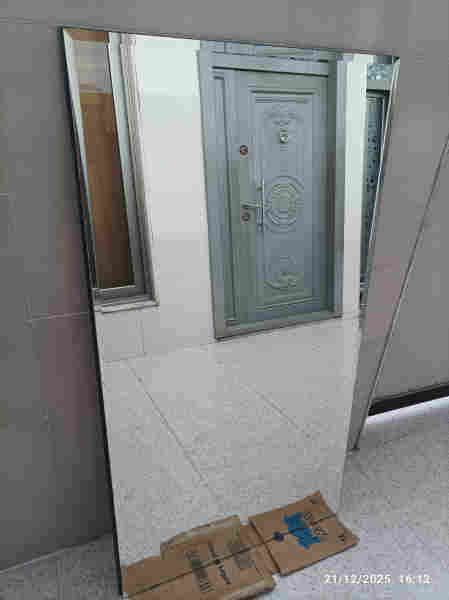 ئاوێنەی حلاقی زۆر پاکە درێژی 150×80 لەگەڵ کۆمەدی