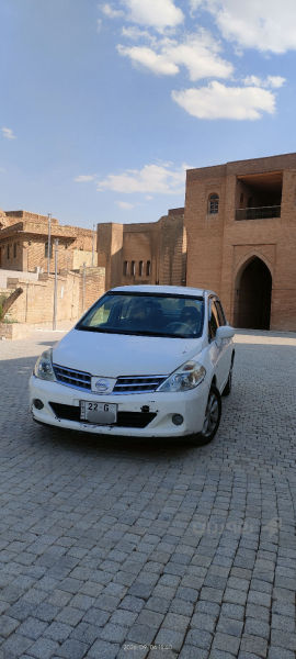 Nissan tida 2009