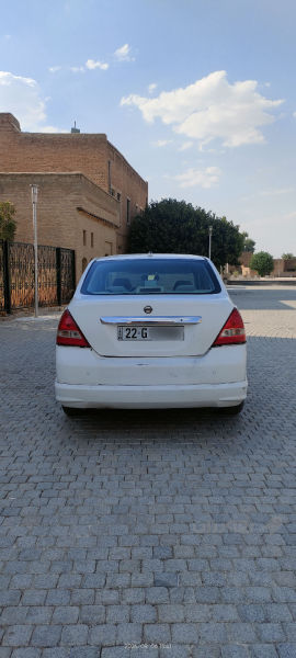 Nissan tida 2009 - 2