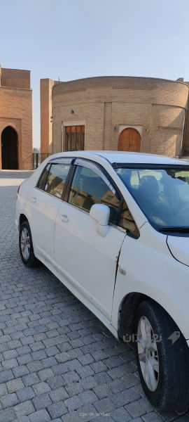 Nissan tida 2009 - 4