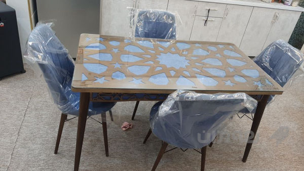 ميز طعام 4 كورسي 