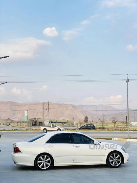 تۆیۆتا کراون شاهانە مواسەفات Athlete 