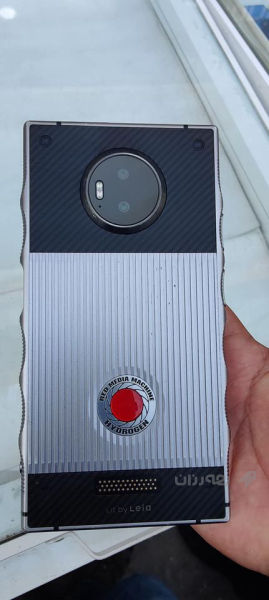 red hydrogen one - 2