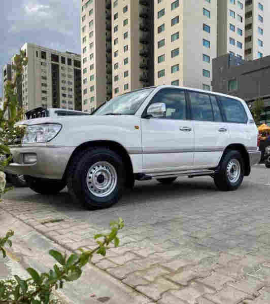 مۆنیکا 2002 سێ ڕبع ناوزەرد