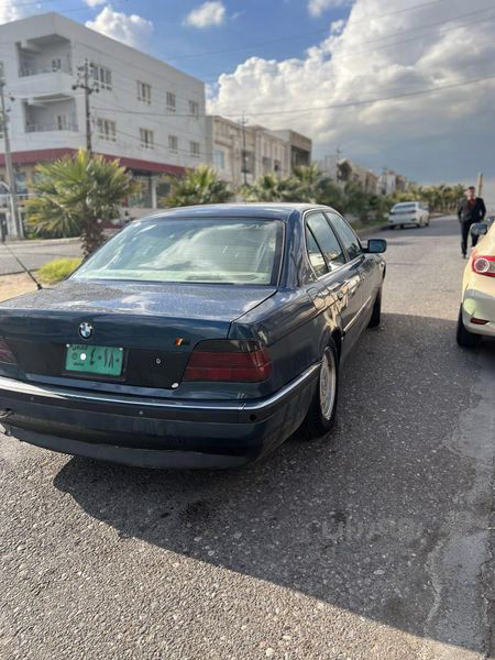 Bmw740i. V8