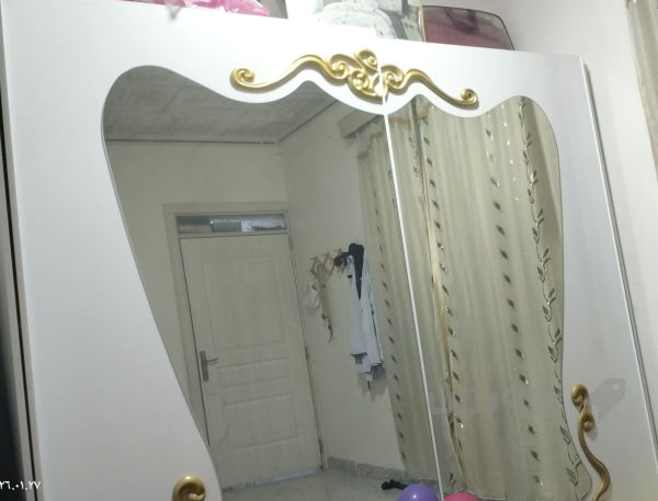 تاخمی نوستن 