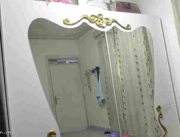 تاخمی نوستن 