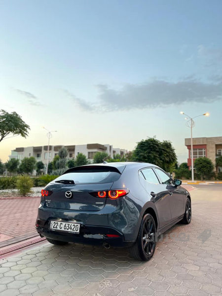 MAZDA 3  carbon edition