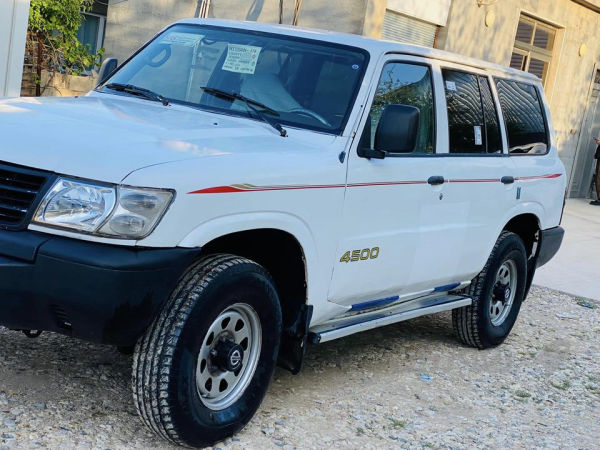 نیسان  پترۆل  2001  