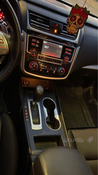 Nissan altima SR - 2
