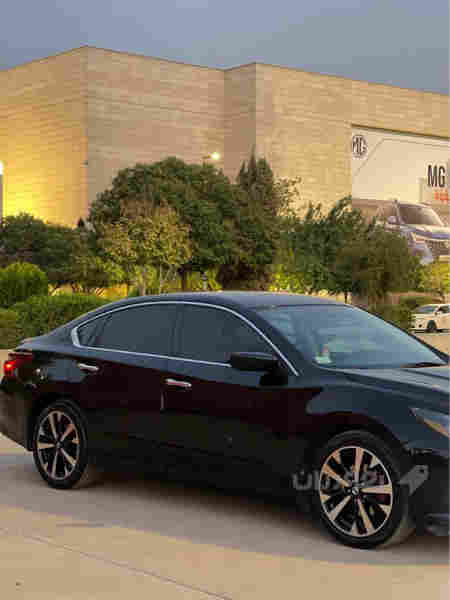 Nissan altima SR - 3