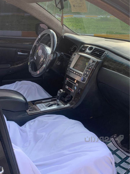 toyota crown majesta 2006  - 4