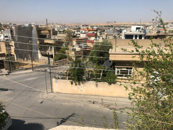 خانووی کۆن لە سەرچنار