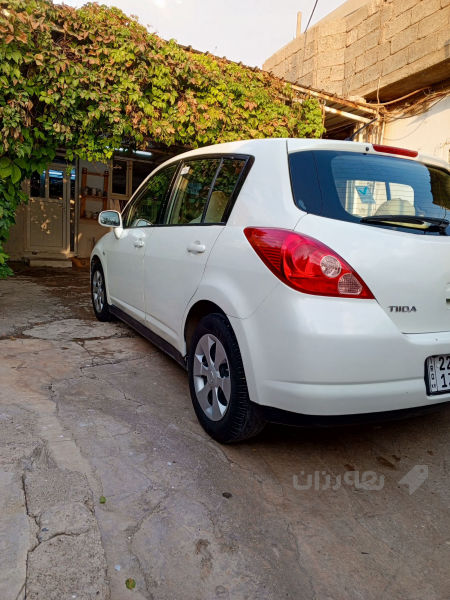 Nissan tida