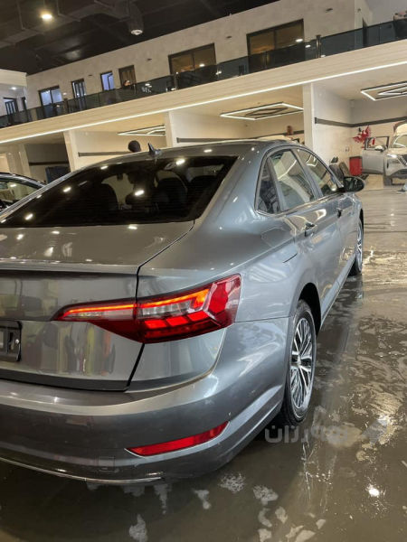 Volkswagen Jetta - 4