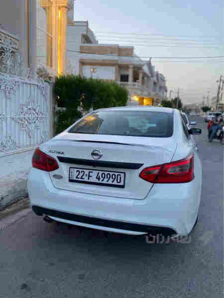 nissan altima  - 2