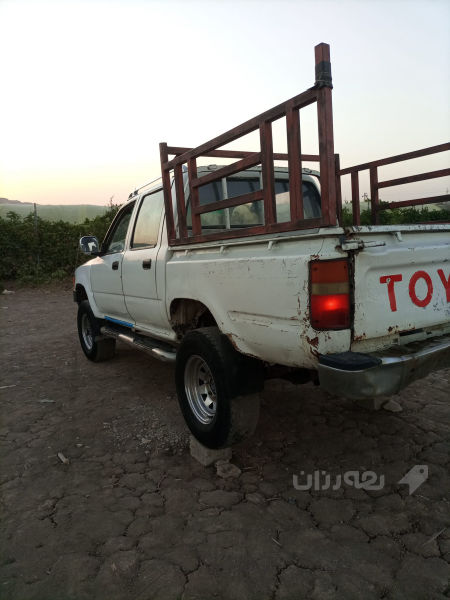 توێتا هایلۆکس