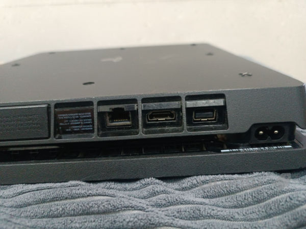 ps4 slim - 2
