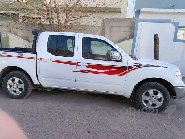 Nissan nvara 2009