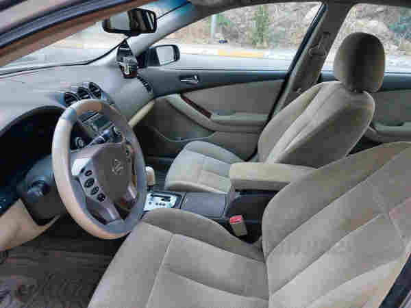     Nissan altima 2008 automatic - 2