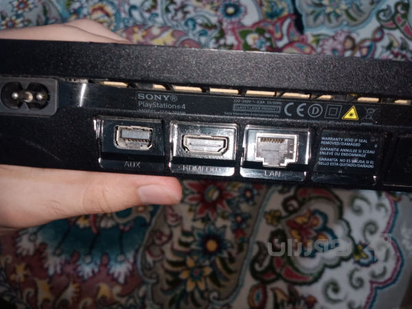 PS4 Slim 1TB (مۆدێلی ئەوروپی)+ 2دەسک (جۆparent) + - 3