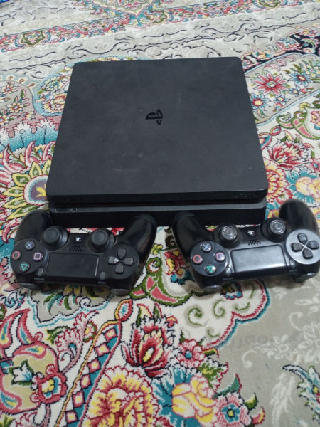PS4 Slim 1TB (مۆدێلی ئەوروپی)+ 2دەسک (جۆparent) + - 4