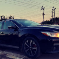 2016     Altima black 