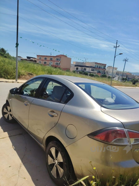 Mazda 2 model 2011 - 3