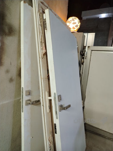 دەرگای دار دەستی دوو بەکار هاتوە 