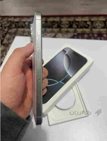 ئایفۆن 16 پرۆماکس بەریتانی بێ شوخت - 3