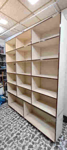 مێزو خانەو ڕەفەی دوکان 