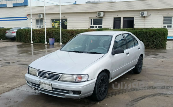 Nissan sunny  - 4
