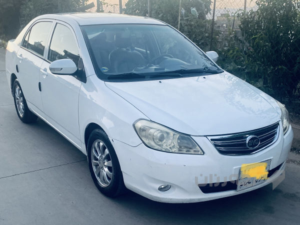 BYD 2013  گێڕ و مەکینەی بەشەرت  مەکینە کرۆلای 18  نمونەیە لە جوانی ‎گێڕ ئۆتۆماتیک+عادی  180،000 حەقی