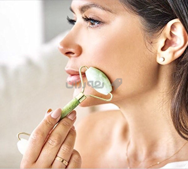 ڕۆڵەی مەساجی دەموچاو بە دوو سەری جیاواز بۆ مەساجی دەموچاو 