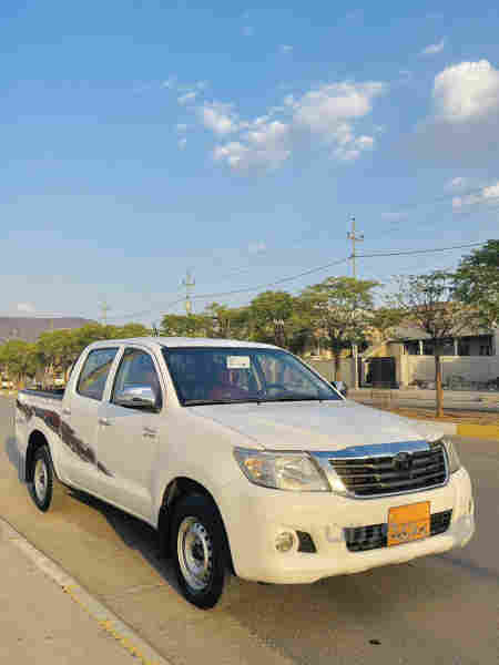 TOYOTA HILUX(مەرزیە)2012 - 2