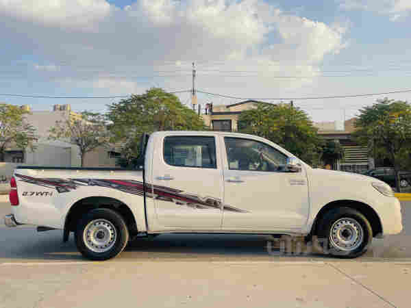 TOYOTA HILUX(مەرزیە)2012 - 6