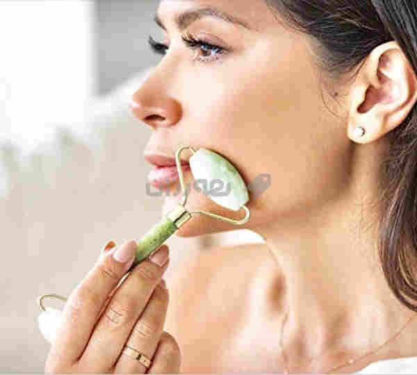 ڕۆڵەی مەساجی دەموچاو بە دوو سەری جیاواز بۆ مەساجی دەموچاو 