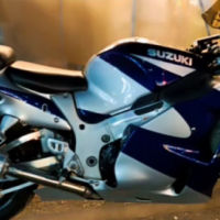 ئەم ماتۆڕە بۆ فرۆشتن جۆری ماتۆڕ suzuki مەکینە 1300 مۆدێل2004 شتێکی دانوسقە ڕۆنی عیراقی تیا نیە رۆنی 