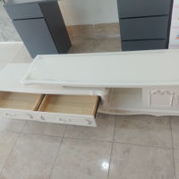 مێزی تەلەفزیۆن 