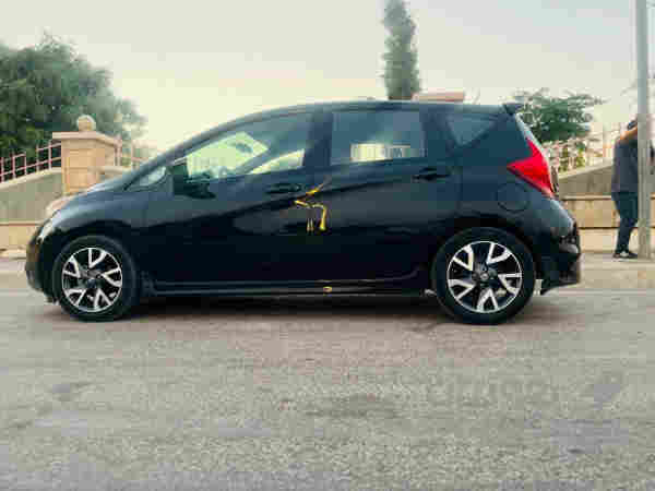Versa 2017 - 4