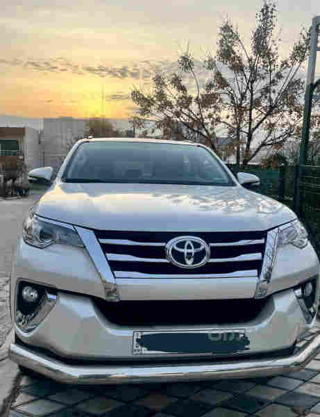 تۆیۆتا فۆرچنەر  - 3