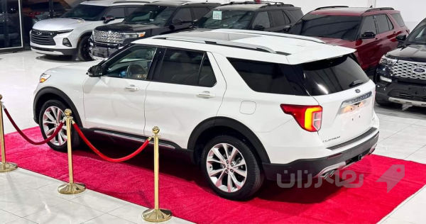 Ford Explorer  PLATINUM  - 2