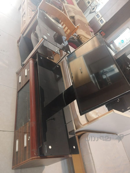 تیڤی و مێزی تیڤی